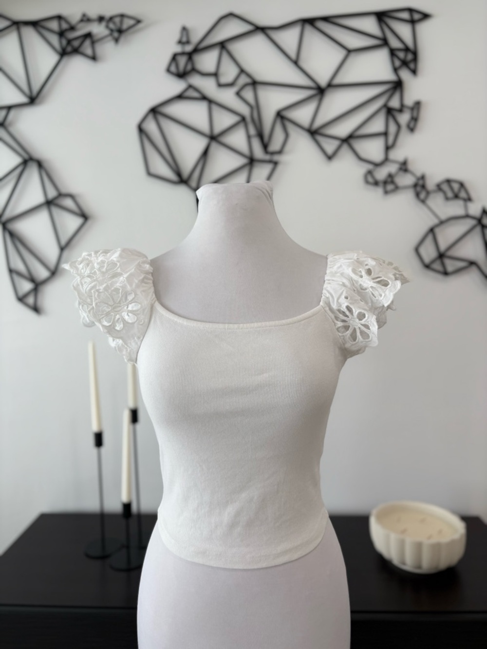 Lizette Collection Ribbed Flutter Sleeve Top White Cotton Size L
